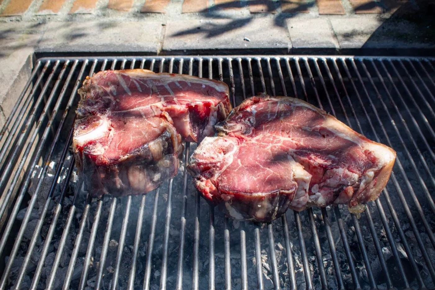 La carne sulla griglia